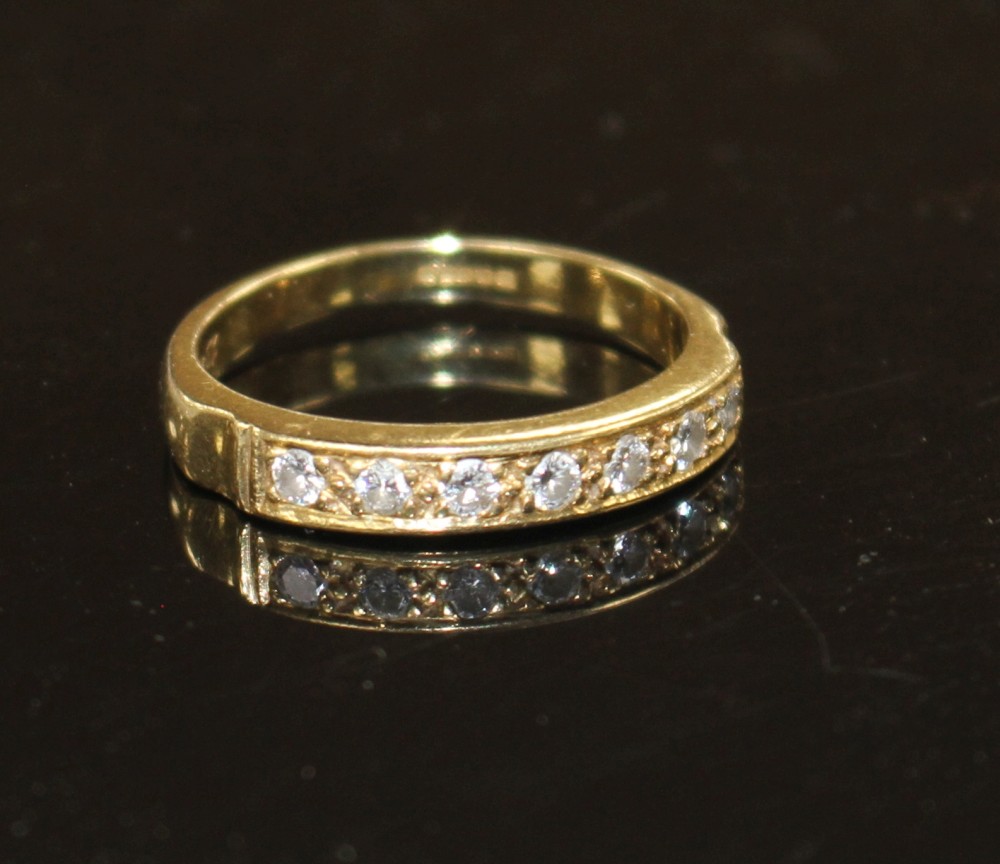 A modern 18ct gold and seven stone diamond set half eternity ring, size R, gross weight 4.9 grams.